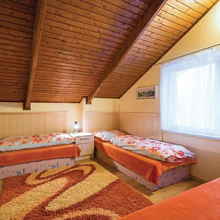 بيت للعطل Three-bedroom Holiday In *