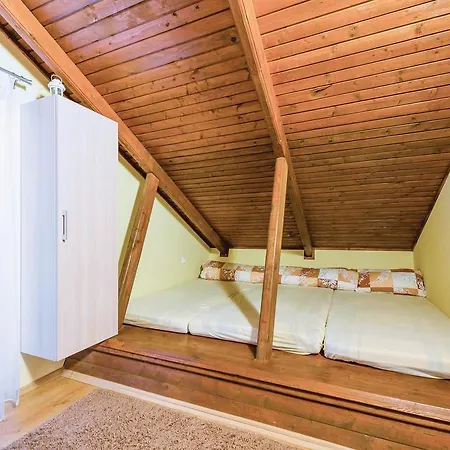 펜션 Three-bedroom Holiday In 돌니 쿠빈