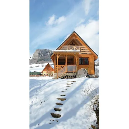 Three-bedroom Holiday In بيت للعطل دولني كوبين