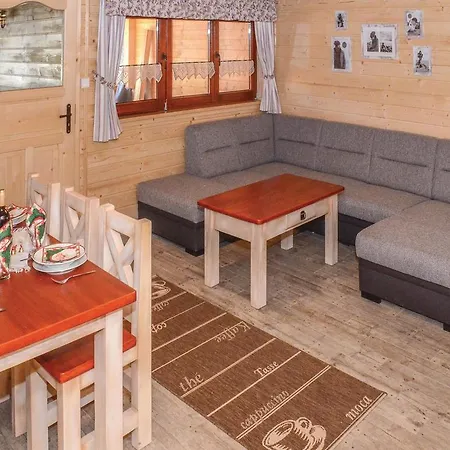 Three-bedroom Holiday In بيت للعطل دولني كوبين