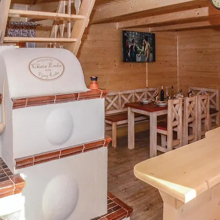 Three-bedroom Holiday In * دولني كوبين