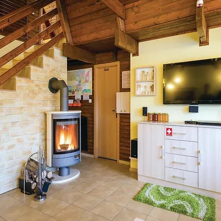 Three-bedroom Holiday In دولني كوبين