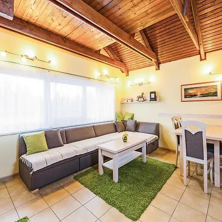 Three-bedroom Holiday In * دولني كوبين
