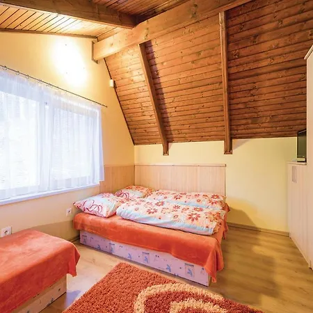 Three-bedroom Holiday In دولني كوبين
